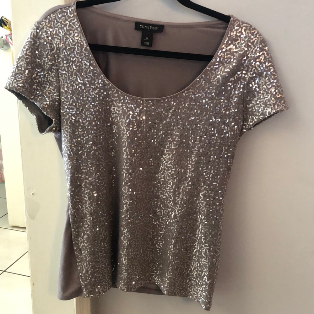 White House Black Market silver sequins short sleeve top. Stunning! Size M